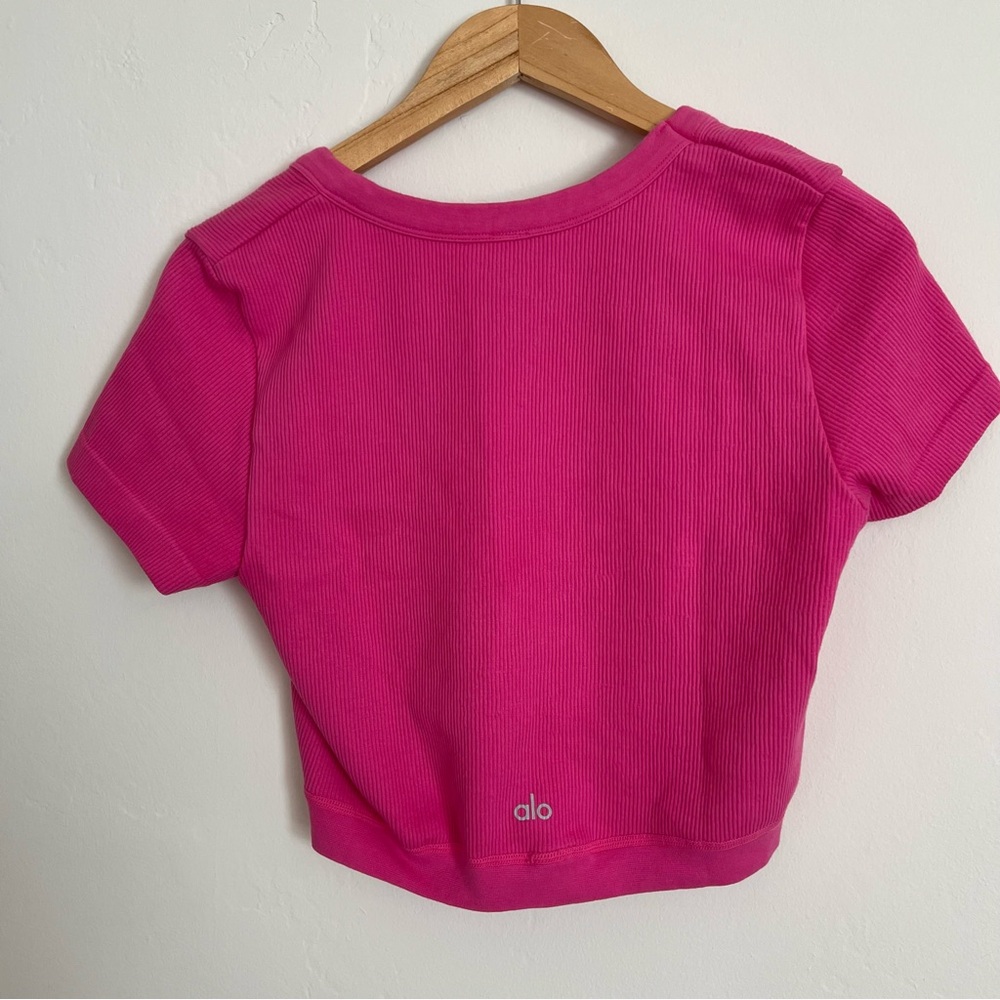 Alo Yoga Serene Short Sleeve - Picture 5 of 6
